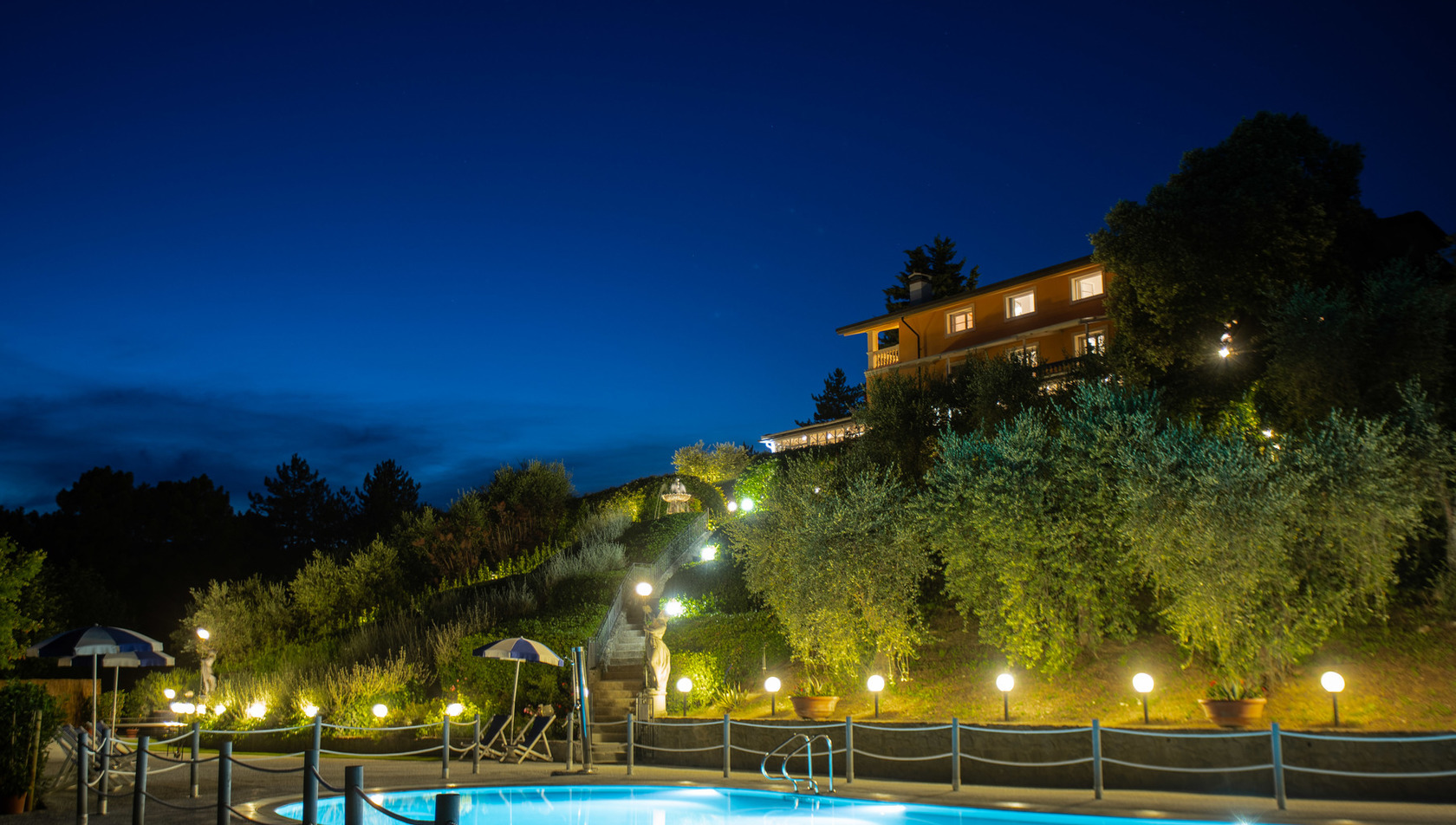 Villa-Alfresco---tuscany_swimmingpool_night_4
