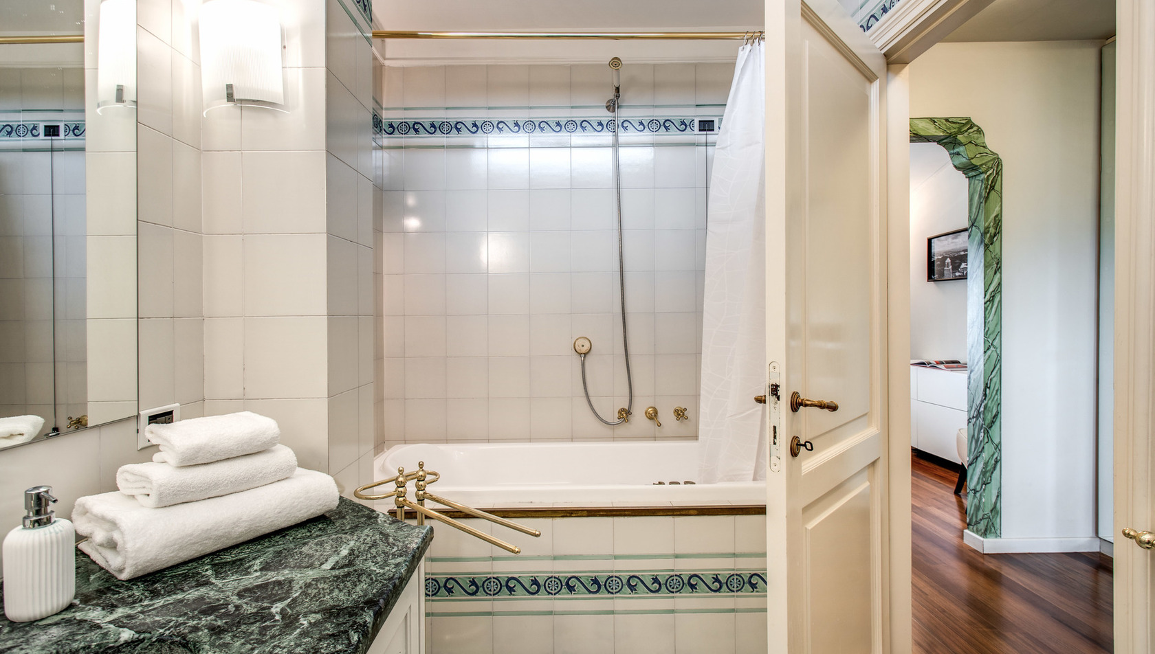 Villa-Alfresco--tuscany_bathroom_room4_2