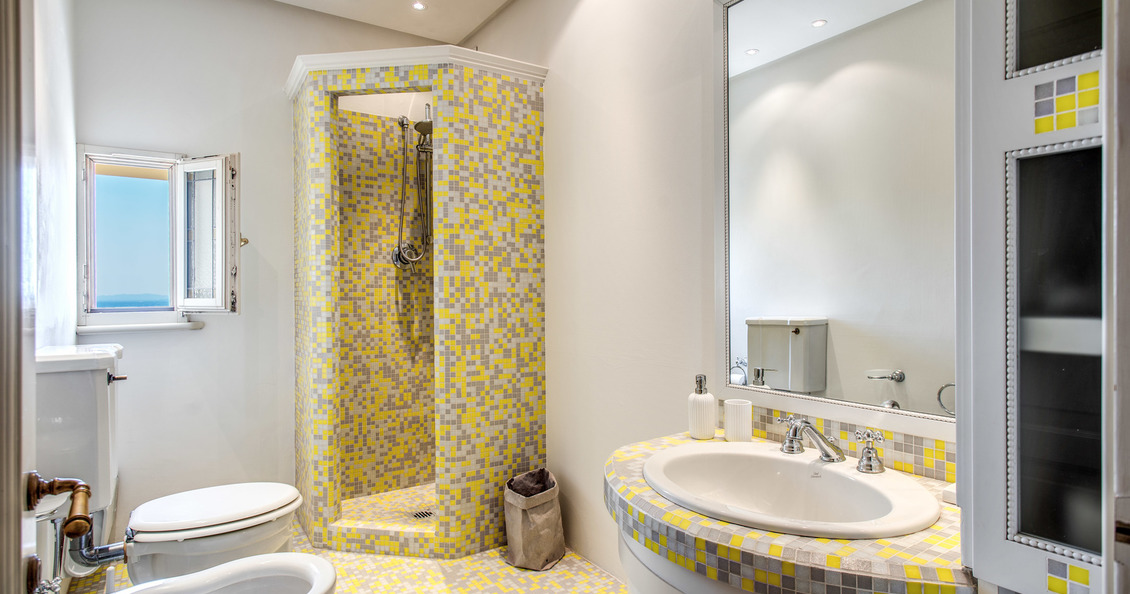 Villa Alfresco_Tuscany villa for rent_private bathroom_bedroom1and2