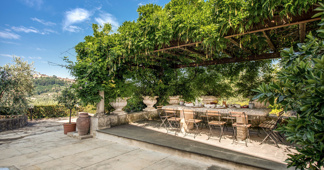 Villa Alfresco for rent in Tuscany breakfast service 