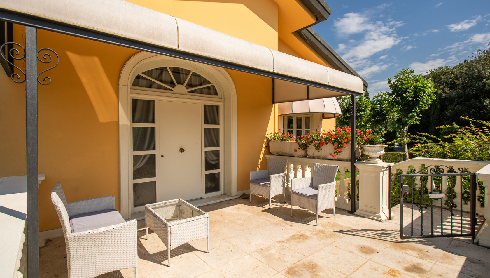 Villa-Alfresco--TUSCANY-room6-terrace1