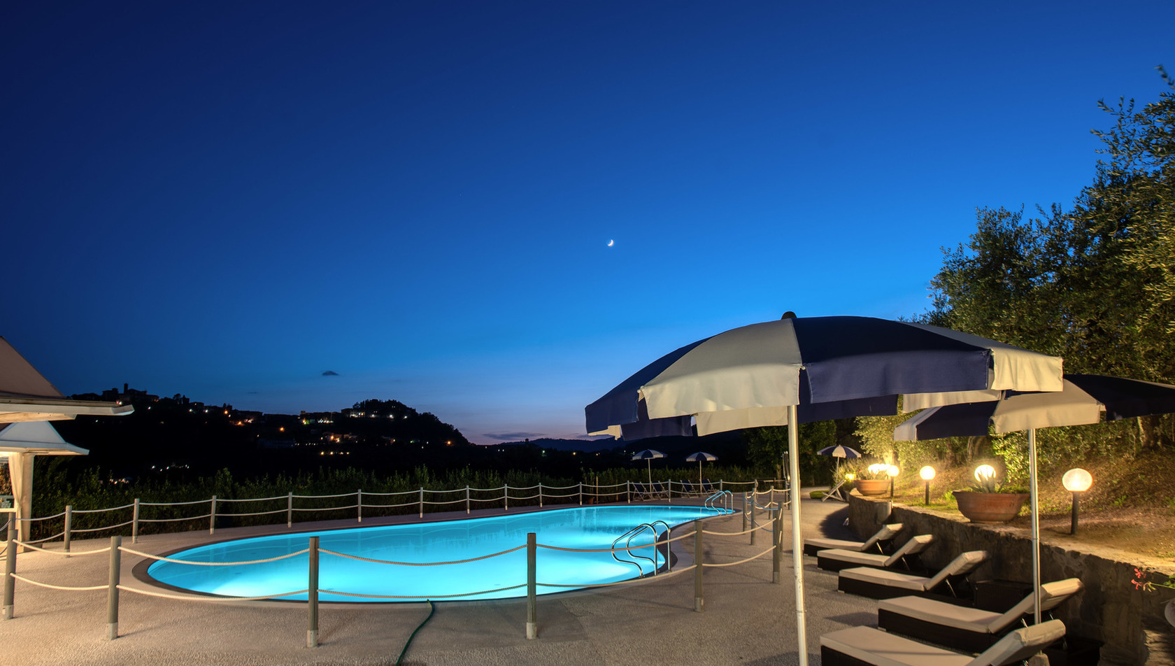 Villa_Alfresco_tuscany_swimmingpool_night