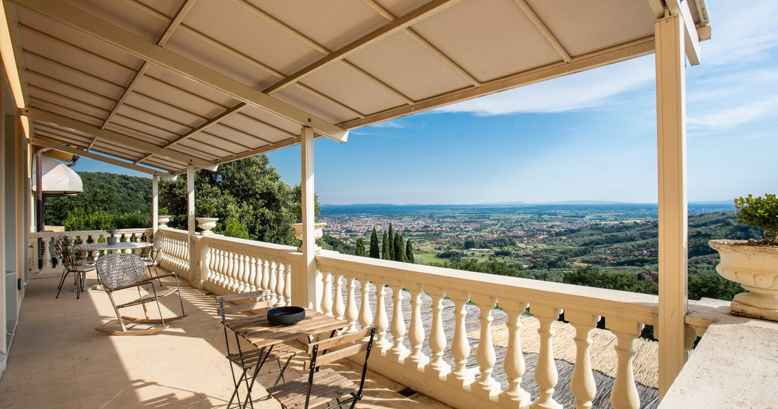 Villa Alfresco_Tuscany villa for rent_terrace bedroom 1and2