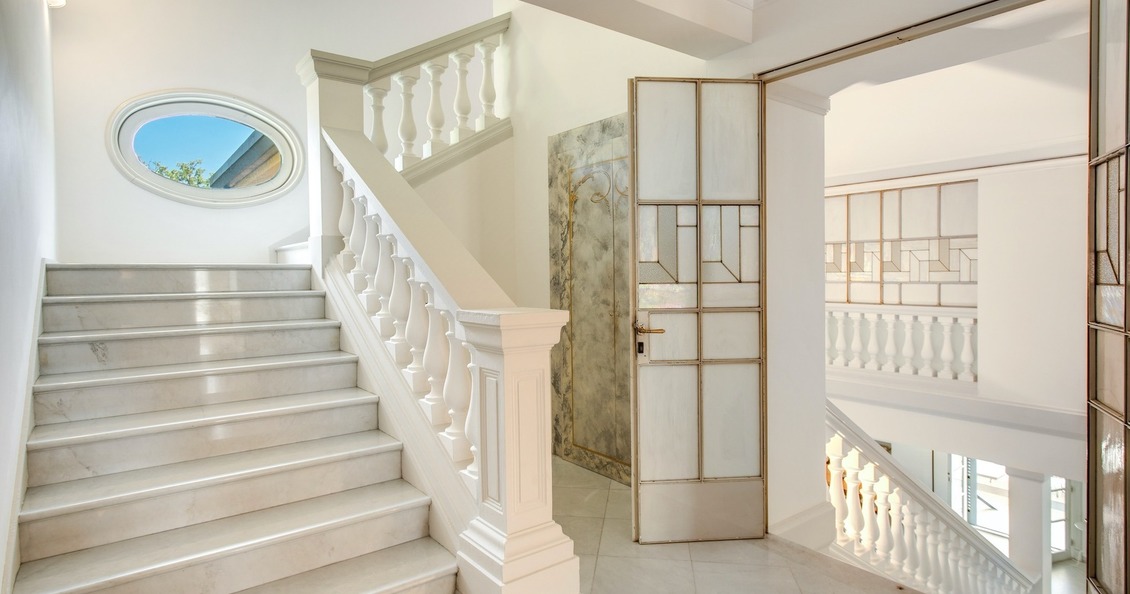 Villa Alfresco tuscany villa for rent with swimming pool _ staircase 