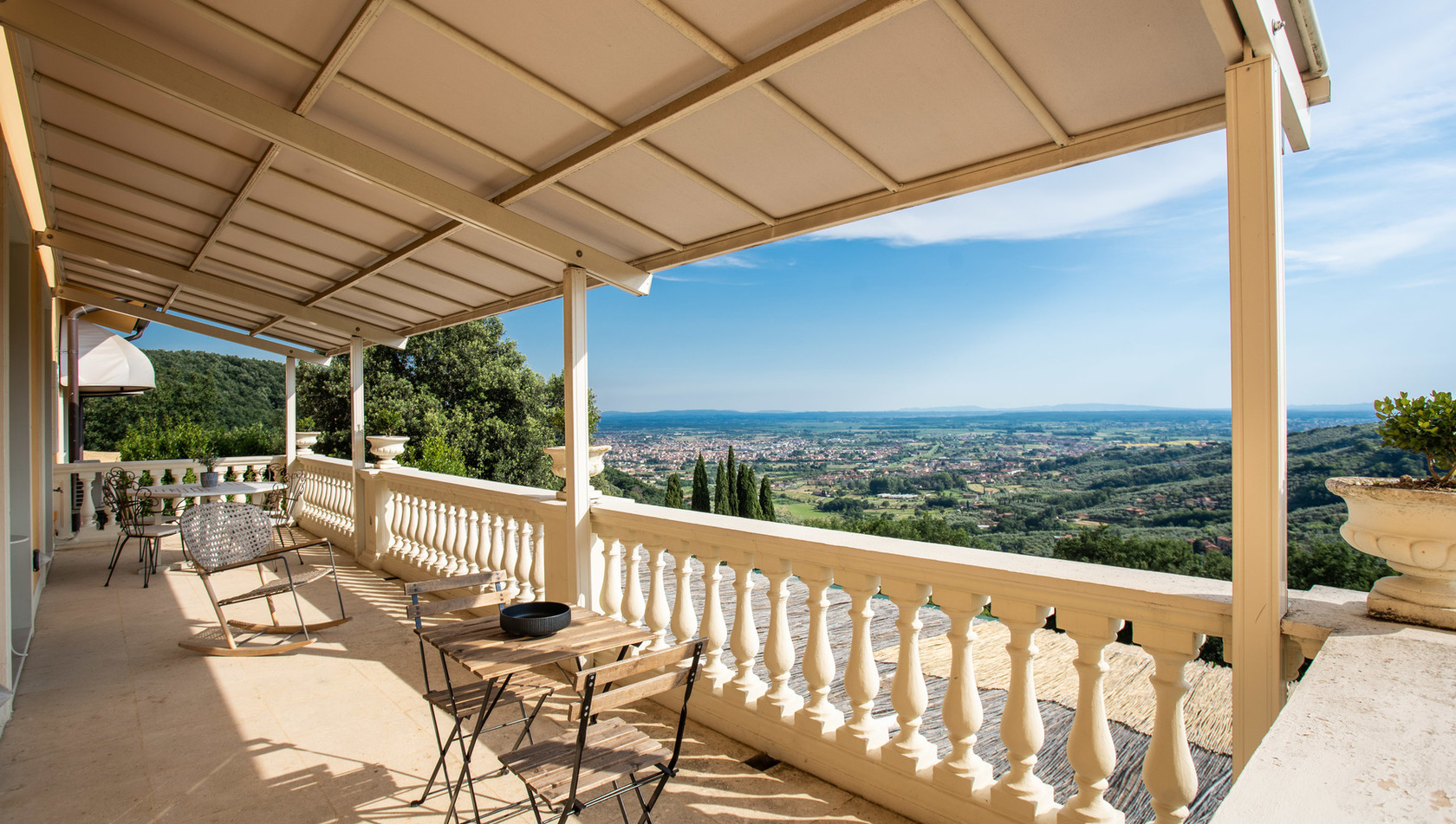 Villa-Alfresco--tuscany_terrace_rooms1-2